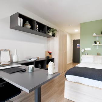 Silver En Suite - Image 2